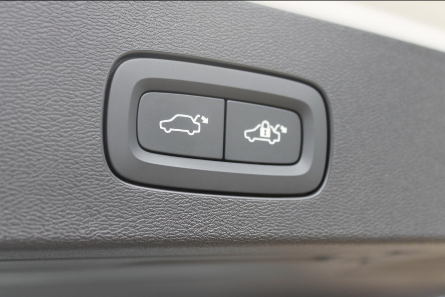 Volvo V60 T6 350PK Plug-in hybrid AWD Plus Bright Long Range / 19" lichtmetalen velgen / Harman Kardon Audio / Adaptieve Cruise Control / Elektrisch verstelbare voorstoelen met geheugen