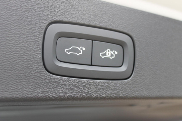 Volvo V60 T6 350PK Plug-in hybrid AWD Plus Bright Long Range / 19" lichtmetalen velgen / Harman Kardon Audio / Adaptieve Cruise Control / Elektrisch verstelbare voorstoelen met geheugen