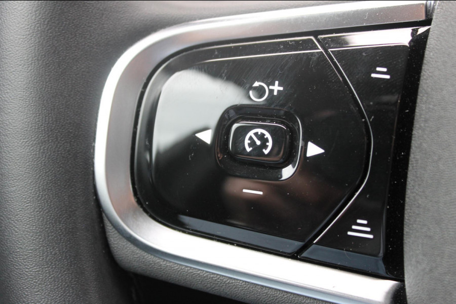Volvo V60 T6 350PK Plug-in hybrid AWD Plus Bright Long Range / 19" lichtmetalen velgen / Harman Kardon Audio / Adaptieve Cruise Control / Elektrisch verstelbare voorstoelen met geheugen