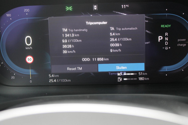 Volvo V60 T6 350PK Plug-in hybrid AWD Plus Bright Long Range / 19" lichtmetalen velgen / Harman Kardon Audio / Adaptieve Cruise Control / Elektrisch verstelbare voorstoelen met geheugen