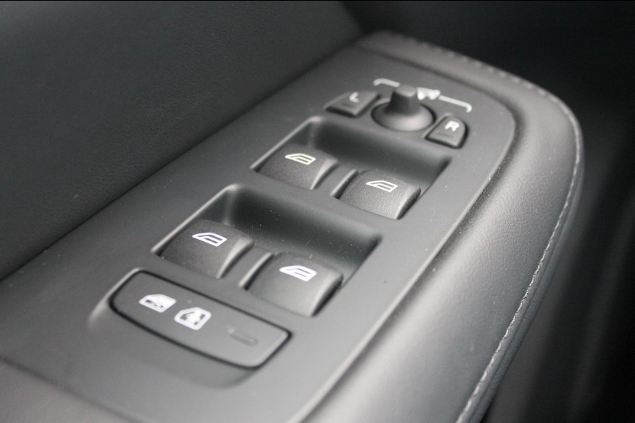 Volvo V60 T6 350PK Plug-in hybrid AWD Plus Bright Long Range / 19" lichtmetalen velgen / Harman Kardon Audio / Adaptieve Cruise Control / Elektrisch verstelbare voorstoelen met geheugen