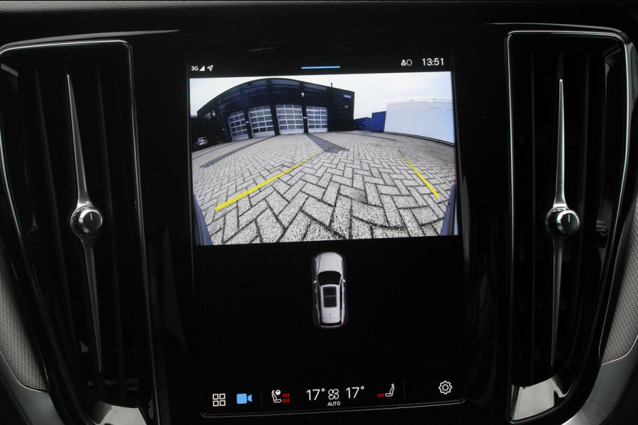 Volvo V60 T6 350PK Plug-in hybrid AWD Plus Bright Long Range / 19" lichtmetalen velgen / Harman Kardon Audio / Adaptieve Cruise Control / Elektrisch verstelbare voorstoelen met geheugen
