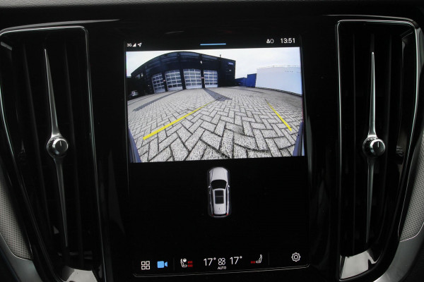 Volvo V60 T6 350PK Plug-in hybrid AWD Plus Bright Long Range / 19" lichtmetalen velgen / Harman Kardon Audio / Adaptieve Cruise Control / Elektrisch verstelbare voorstoelen met geheugen