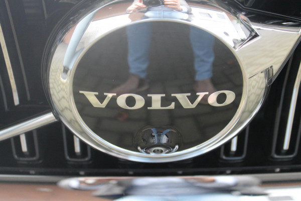Volvo V60 T6 350PK Plug-in hybrid AWD Plus Bright Long Range / 19" lichtmetalen velgen / Harman Kardon Audio / Adaptieve Cruise Control / Elektrisch verstelbare voorstoelen met geheugen