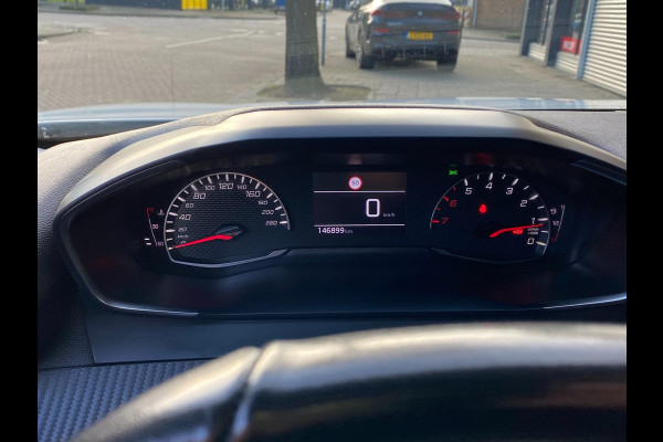 Peugeot 2008 1.2 PureTech Active Pack - Navigatie / Apple CarPlay I Airco I 18" Sport velgen LED I PDC I Dealer onderhouden