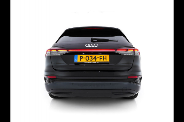 Audi Q4 e-tron 40 Launch edition Advanced Plus 77 kWh [3-Fase] {SOH-93%} (INCL-BTW) *HEATPUMP | ADAPT-CRUISE | MATRIX-LED | NAVI-FULLMAP | KEYLESS | CAMERA | DIGI-COCKPIT | DAB | AMBIENT-LIGHT | HEATED-SPORTSEATS | SHIFT-PADDLES | PRIVACY-GLASS | 19''ALU*