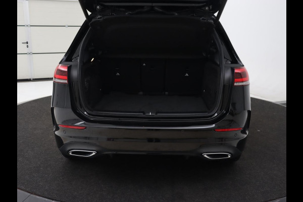 Mercedes-Benz B-Klasse 250e AMG | Trekhaak | Carplay | Stoelverwarming | Leder/Alcantara | Camera | Widescreen | Full LED | Navigatie | Park Assist | Climate control | Cruise control | PHEV | Plug In
