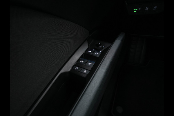 Audi Q4 e-tron 40 Launch edition Advanced Plus 77 kWh [3-Fase] {SOH-93%} (INCL-BTW) *HEATPUMP | ADAPT-CRUISE | MATRIX-LED | NAVI-FULLMAP | KEYLESS | CAMERA | DIGI-COCKPIT | DAB | AMBIENT-LIGHT | HEATED-SPORTSEATS | SHIFT-PADDLES | PRIVACY-GLASS | 19''ALU*