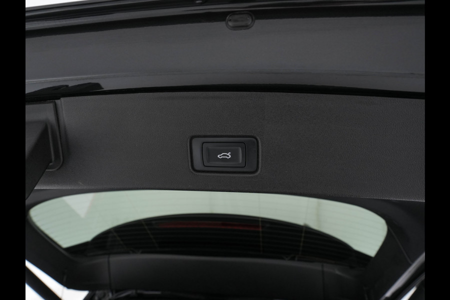 Audi Q4 e-tron 40 Launch edition Advanced Plus 77 kWh [3-Fase] {SOH-93%} (INCL-BTW) *HEATPUMP | ADAPT-CRUISE | MATRIX-LED | NAVI-FULLMAP | KEYLESS | CAMERA | DIGI-COCKPIT | DAB | AMBIENT-LIGHT | HEATED-SPORTSEATS | SHIFT-PADDLES | PRIVACY-GLASS | 19''ALU*