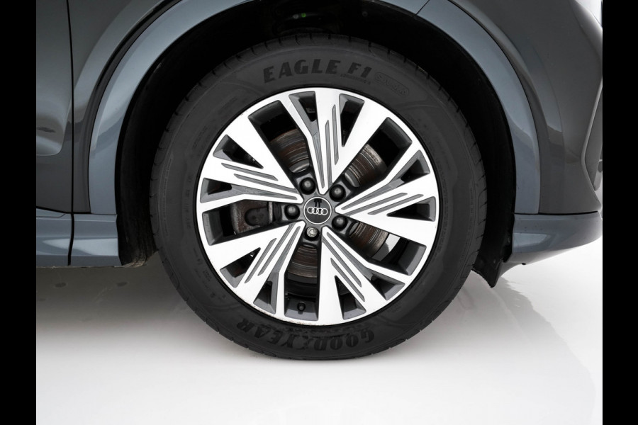 Audi Q4 e-tron 40 Launch edition Advanced Plus 77 kWh [3-Fase] {SOH-93%} (INCL-BTW) *HEATPUMP | ADAPT-CRUISE | MATRIX-LED | NAVI-FULLMAP | KEYLESS | CAMERA | DIGI-COCKPIT | DAB | AMBIENT-LIGHT | HEATED-SPORTSEATS | SHIFT-PADDLES | PRIVACY-GLASS | 19''ALU*