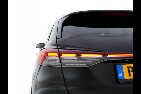 Audi Q4 e-tron 40 Launch edition Advanced Plus 77 kWh [3-Fase] {SOH-93%} (INCL-BTW) *HEATPUMP | ADAPT-CRUISE | MATRIX-LED | NAVI-FULLMAP | KEYLESS | CAMERA | DIGI-COCKPIT | DAB | AMBIENT-LIGHT | HEATED-SPORTSEATS | SHIFT-PADDLES | PRIVACY-GLASS | 19''ALU*