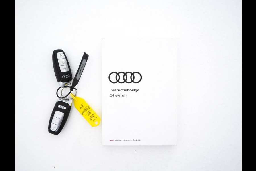 Audi Q4 e-tron 40 Launch edition Advanced Plus 77 kWh [3-Fase] {SOH-93%} (INCL-BTW) *HEATPUMP | ADAPT-CRUISE | MATRIX-LED | NAVI-FULLMAP | KEYLESS | CAMERA | DIGI-COCKPIT | DAB | AMBIENT-LIGHT | HEATED-SPORTSEATS | SHIFT-PADDLES | PRIVACY-GLASS | 19''ALU*