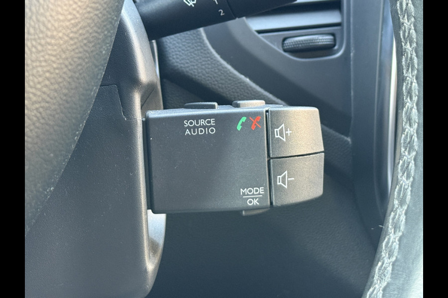 Renault Captur 1.3 TCe Intens| Trekhaak | Navi | Camera | Dodehoeksensoren