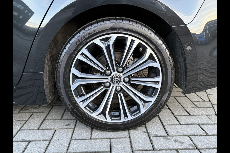 Toyota Corolla Touring Sports 1.8 Hybrid Executive | Trekhaak | Stoelverwarming | Head-up Display | Camera | Full LED |