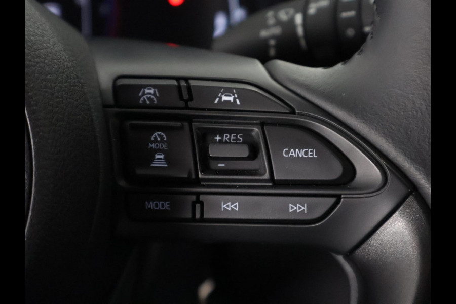 Toyota Yaris Cross 1.5 Hybrid 130 Dynamic Luxury Bi-Tone | Stuur- & Stoelverwarming | Apple Carplay & AndroidAUTO | Navigatie