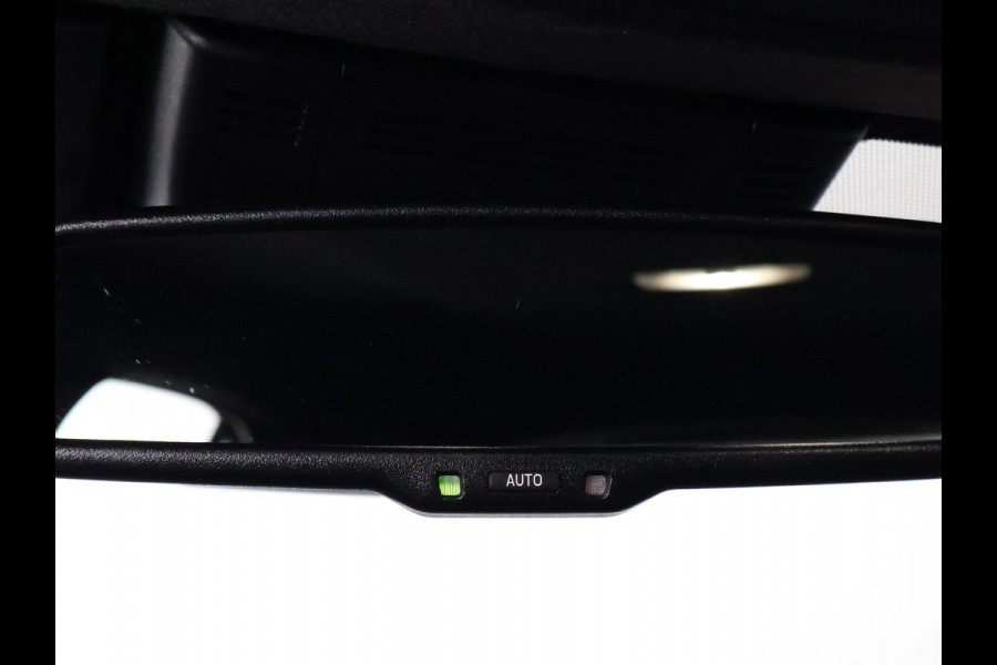 Toyota Yaris Cross 1.5 Hybrid 130 Dynamic Luxury Bi-Tone | Stuur- & Stoelverwarming | Apple Carplay & AndroidAUTO | Navigatie