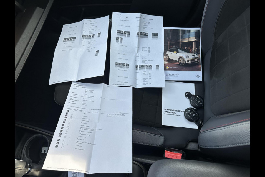 MINI Countryman 1.5 Cooper S E ALL4 PHEV Plug-in Hybride | Direct Rijklaar & Leverbaar | Panorama Dak | Stoelverwarming | Adaptieve Cruise Control | CarPlay & Camera | 12 Mnd BOVAG Garantie