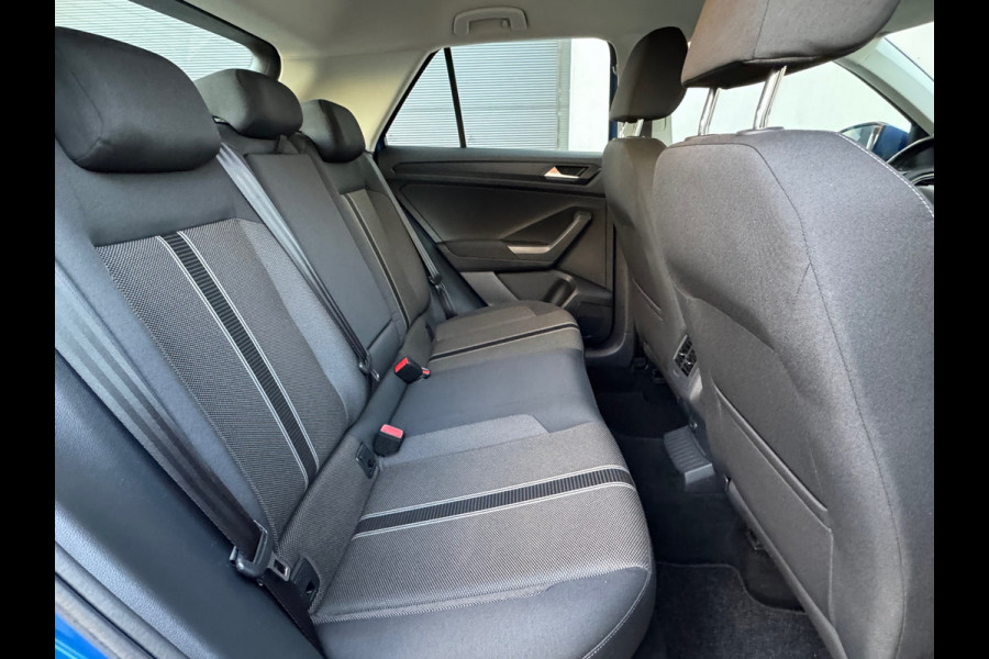 Volkswagen T-Roc 1.0 TSI Style * Navigatie * Led * Stoelverwarming * Adaptieve Cruise Control *
