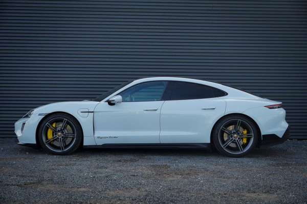 Porsche Taycan Turbo 93 kWh / 4Wiel Sturing / Pano / Passenger Display / Coated Brakes / Incl BTW