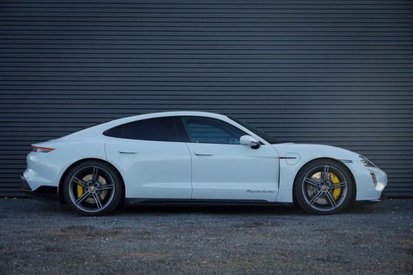 Porsche Taycan Turbo 93 kWh / 4Wiel Sturing / Pano / Passenger Display / Coated Brakes / Incl BTW