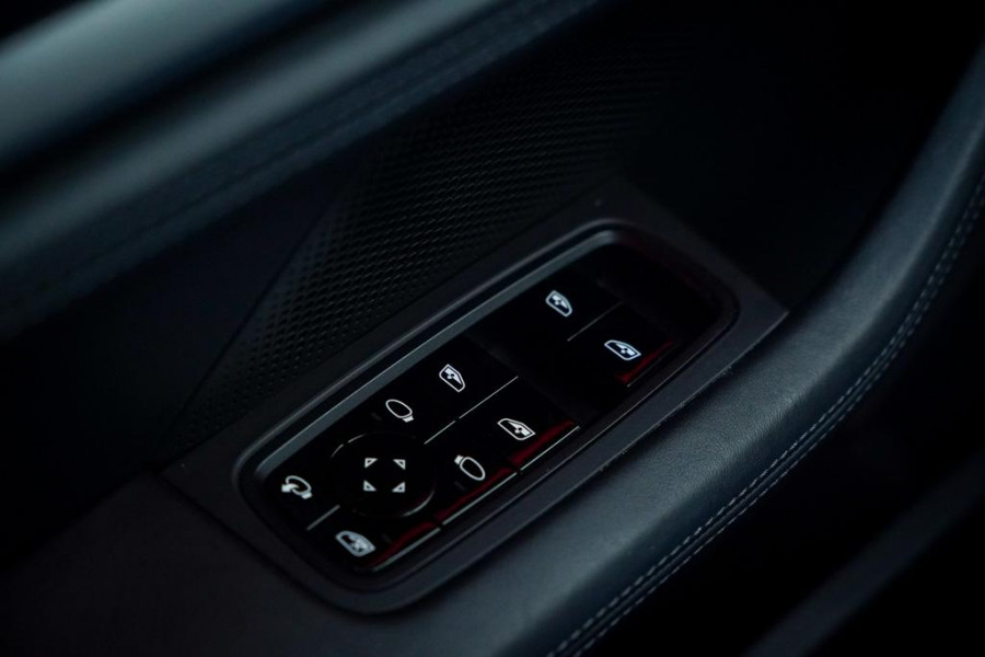 Porsche Taycan Turbo 93 kWh / 4Wiel Sturing / Pano / Passenger Display / Coated Brakes / Incl BTW