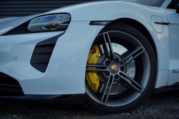 Porsche Taycan Turbo 93 kWh / 4Wiel Sturing / Pano / Passenger Display / Coated Brakes / Incl BTW