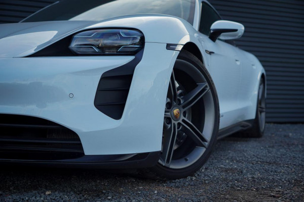 Porsche Taycan Turbo 93 kWh / 4Wiel Sturing / Pano / Passenger Display / Coated Brakes / Incl BTW