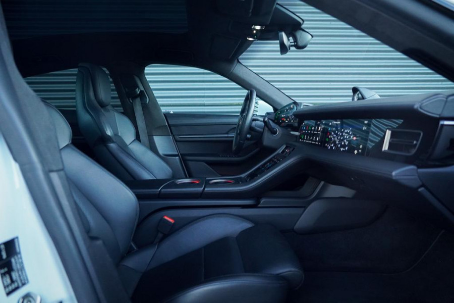 Porsche Taycan Turbo 93 kWh / 4Wiel Sturing / Pano / Passenger Display / Coated Brakes / Incl BTW