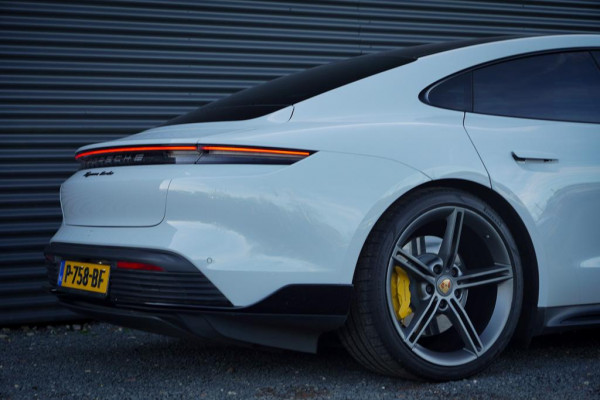 Porsche Taycan Turbo 93 kWh / 4Wiel Sturing / Pano / Passenger Display / Coated Brakes / Incl BTW
