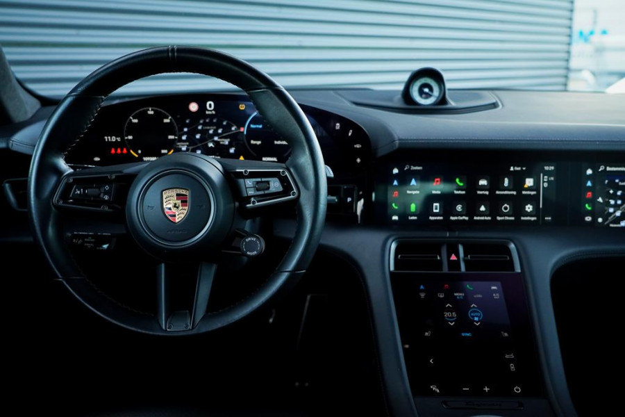 Porsche Taycan Turbo 93 kWh / 4Wiel Sturing / Pano / Passenger Display / Coated Brakes / Incl BTW