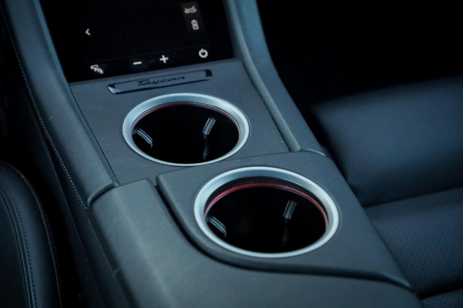 Porsche Taycan Turbo 93 kWh / 4Wiel Sturing / Pano / Passenger Display / Coated Brakes / Incl BTW