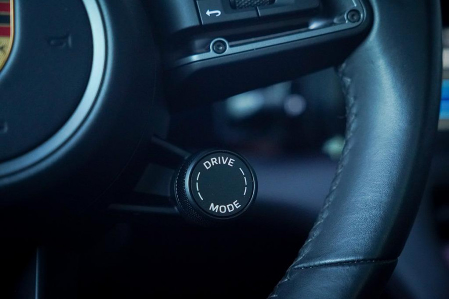 Porsche Taycan Turbo 93 kWh / 4Wiel Sturing / Pano / Passenger Display / Coated Brakes / Incl BTW