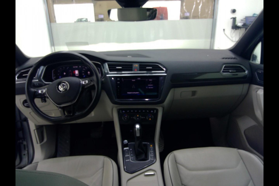 Volkswagen Tiguan Allspace 1.5 TSI Highline Business R Line 7p 150pk | Wegklapbare Trekhaak | Panoramadak | Leder | Stoelverwarming |