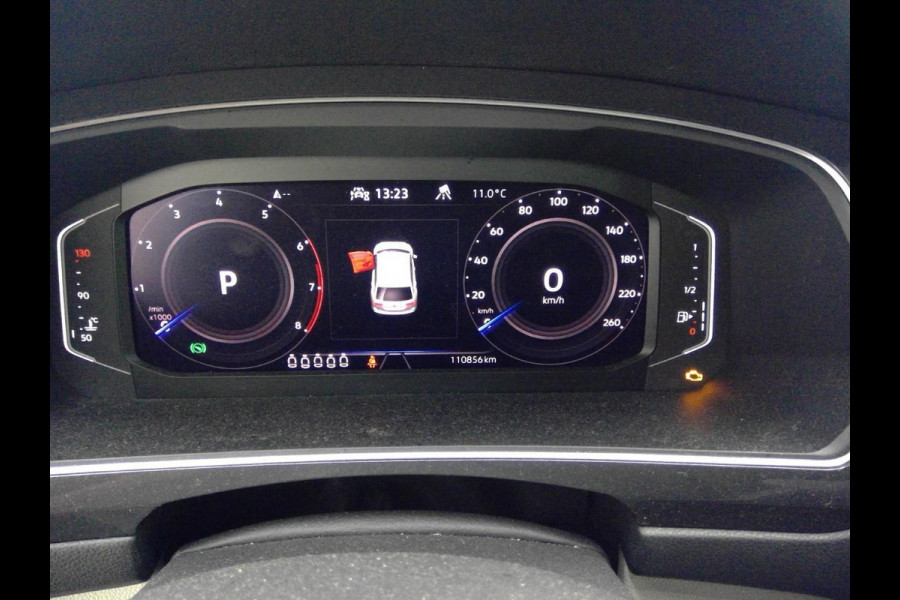 Volkswagen Tiguan Allspace 1.5 TSI Highline Business R Line 7p 150pk | Wegklapbare Trekhaak | Panoramadak | Leder | Stoelverwarming |