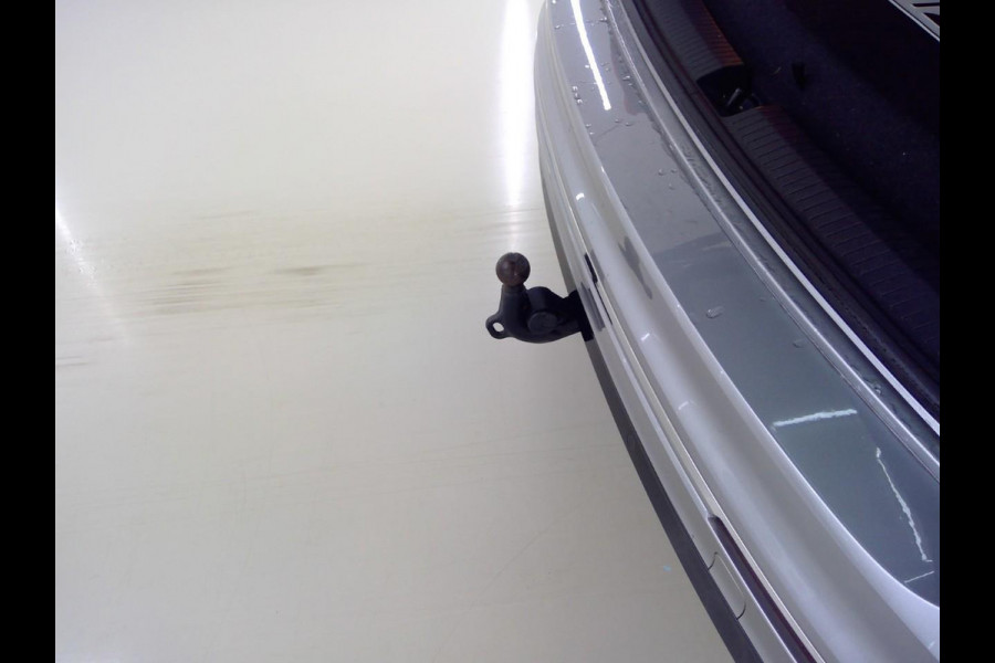 Volkswagen Tiguan Allspace 1.5 TSI Highline Business R Line 7p 150pk | Wegklapbare Trekhaak | Panoramadak | Leder | Stoelverwarming |