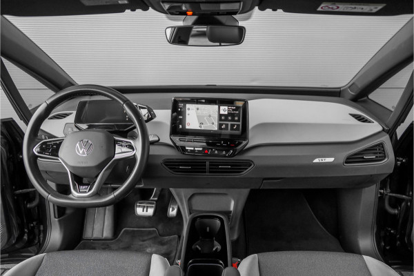 Volkswagen ID.3 First Plus 58 kWh Camera ACC Stuur&Stoelverw 19" 1e Eig BTW