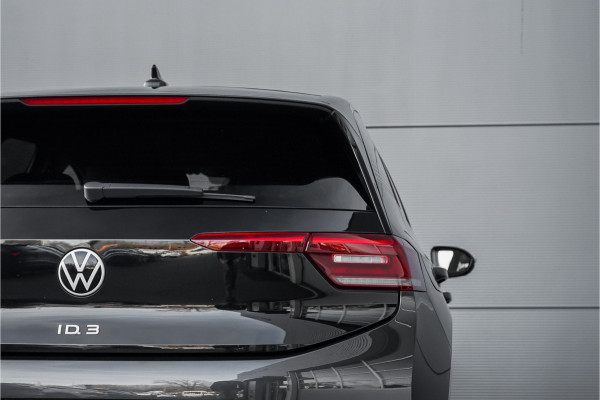 Volkswagen ID.3 First Plus 58 kWh Camera ACC Stuur&Stoelverw 19" 1e Eig BTW