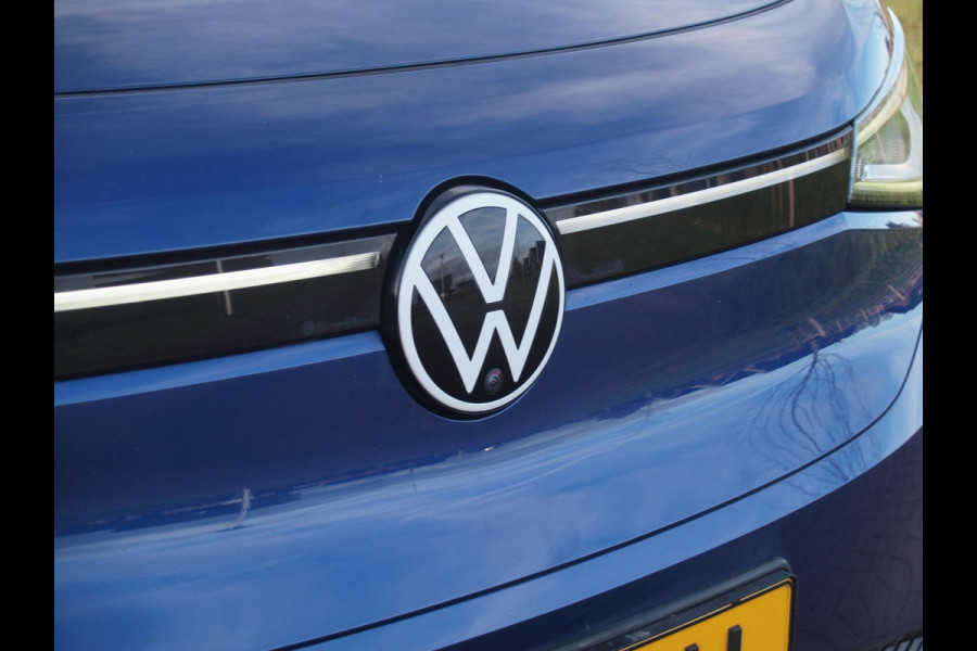 Volkswagen ID.4 First Max 77 kWh | Head-Up Display | Panoramadak | Trekhaak | 360 Camera | Sfeerverlichting |