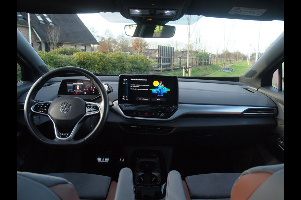 Volkswagen ID.4 First Max 77 kWh | Head-Up Display | Panoramadak | Trekhaak | 360 Camera | Sfeerverlichting |