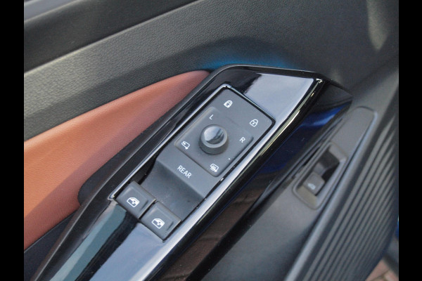 Volkswagen ID.4 First Max 77 kWh | Head-Up Display | Panoramadak | Trekhaak | 360 Camera | Sfeerverlichting |