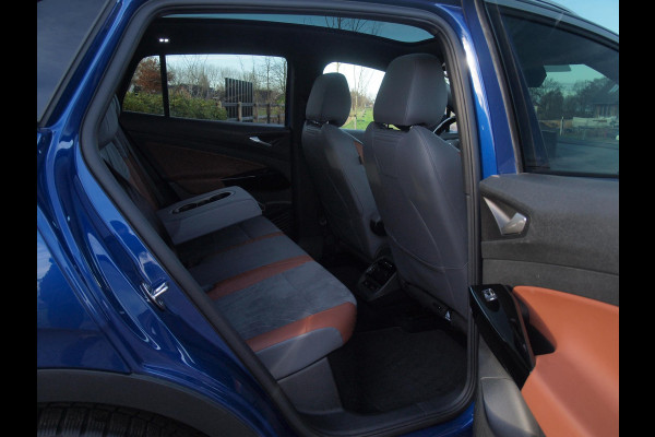 Volkswagen ID.4 First Max 77 kWh | Head-Up Display | Panoramadak | Trekhaak | 360 Camera | Sfeerverlichting |