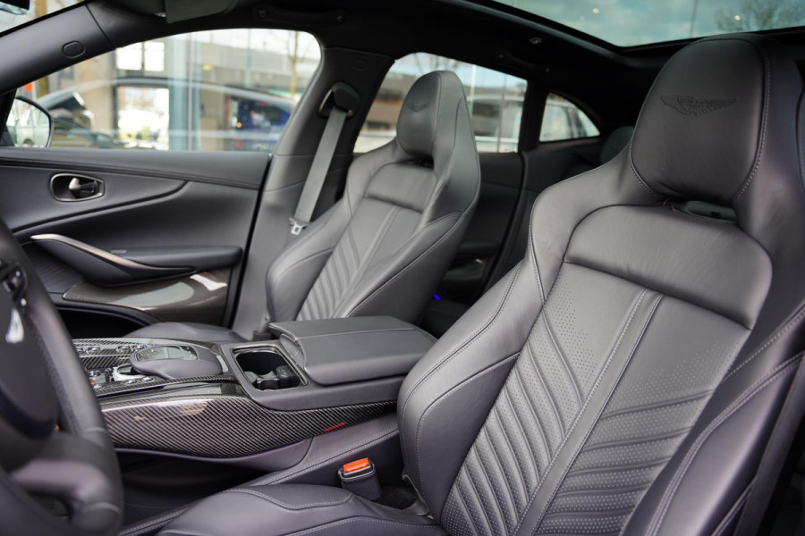 Aston Martin Dbx 4.0 V8 707 / Carbon / Elek. Trekhaak