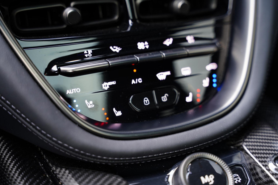Aston Martin Dbx 4.0 V8 707 / Carbon / Elek. Trekhaak