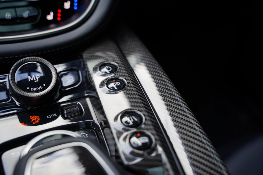 Aston Martin Dbx 4.0 V8 707 / Carbon / Elek. Trekhaak