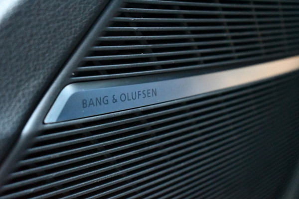 Audi Q8 55 TFSI e quattro S-Line Pano ACC B&O 22inch Black-optic