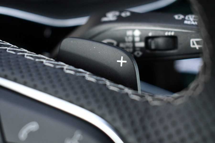 Audi Q8 55 TFSI e quattro S-Line Pano ACC B&O 22inch Black-optic