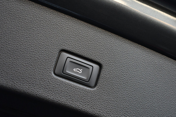 Audi Q8 55 TFSI e quattro S-Line Pano ACC B&O 22inch Black-optic