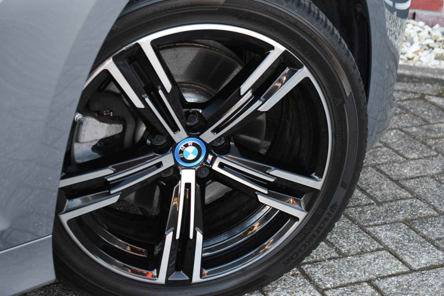 BMW 3 Serie Touring 320i M-Sport Pro Pano HUD HiFi Camera