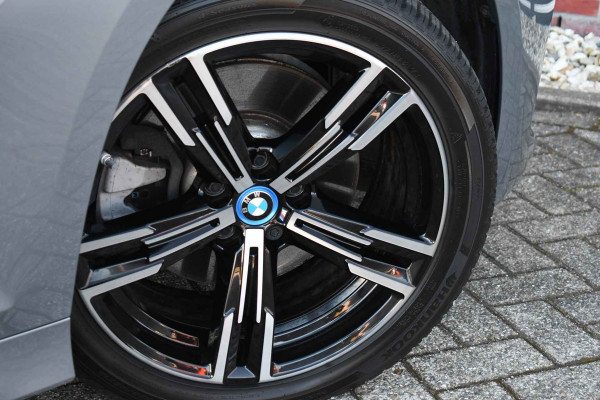 BMW 3 Serie Touring 320i M-Sport Pro Pano HUD HiFi Camera