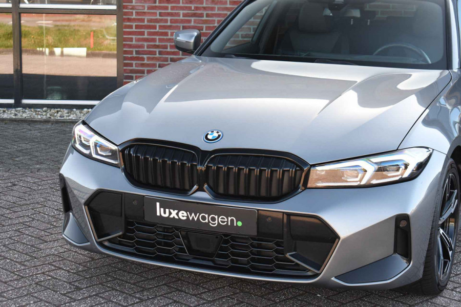 BMW 3 Serie Touring 320i M-Sport Pro Pano HUD HiFi Camera